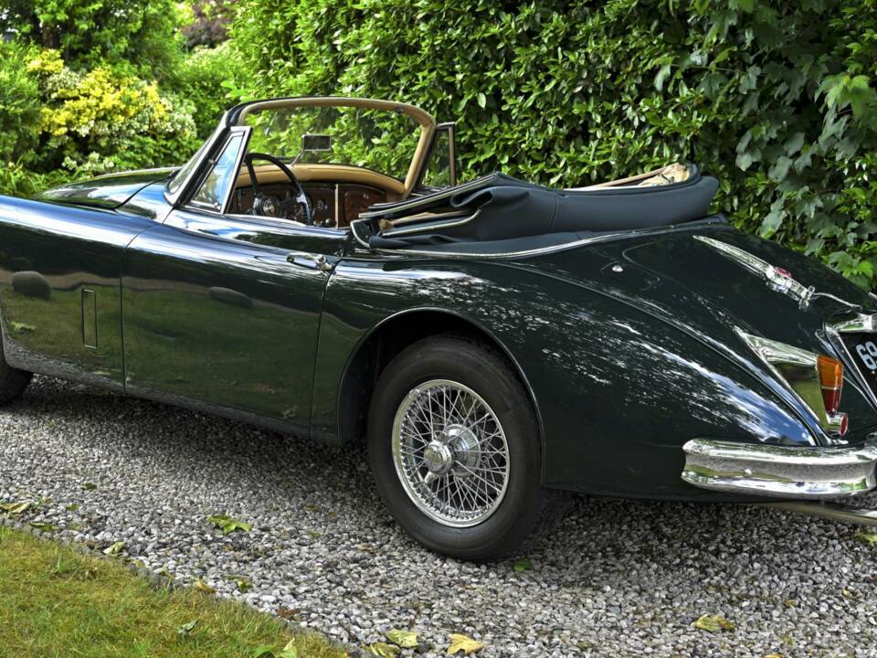 Immagine 8/50 di Jaguar XK 150 3.8 S DHC (1960)