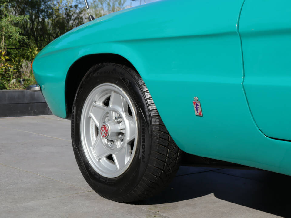 Image 44/50 of Alfa Romeo 1750 Spider Veloce (1969)