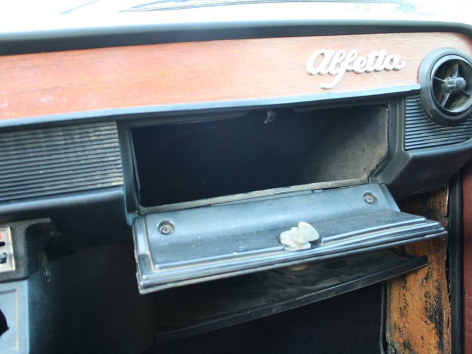 Image 70/77 de Alfa Romeo Alfetta 1.8 (1977)