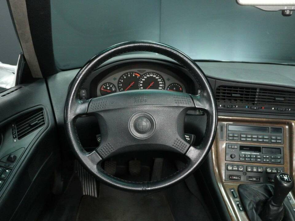 Image 14/30 of BMW 850CSi (1993)