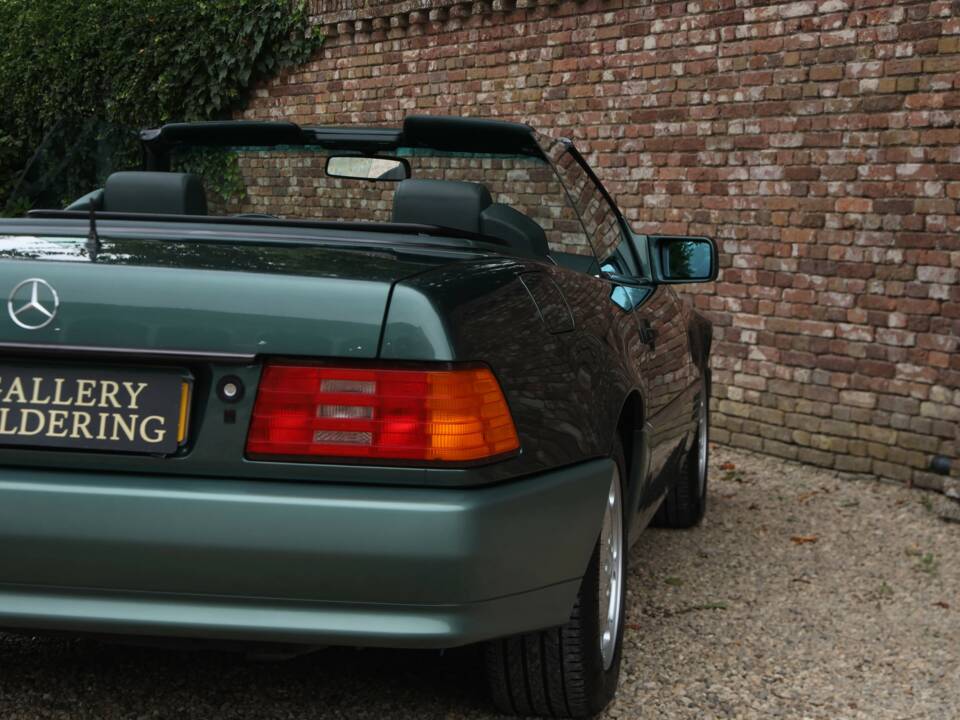 Image 30/50 of Mercedes-Benz 300 SL-24 (1992)