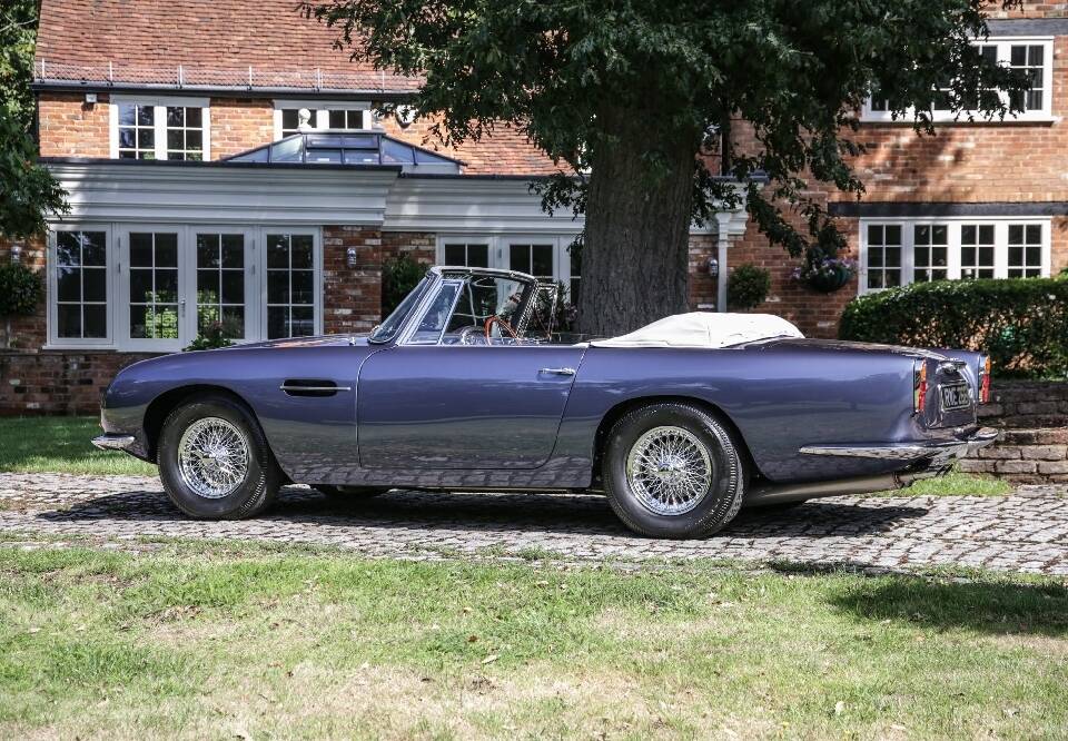 Image 29/30 de Aston Martin DB 6 Volante (1967)
