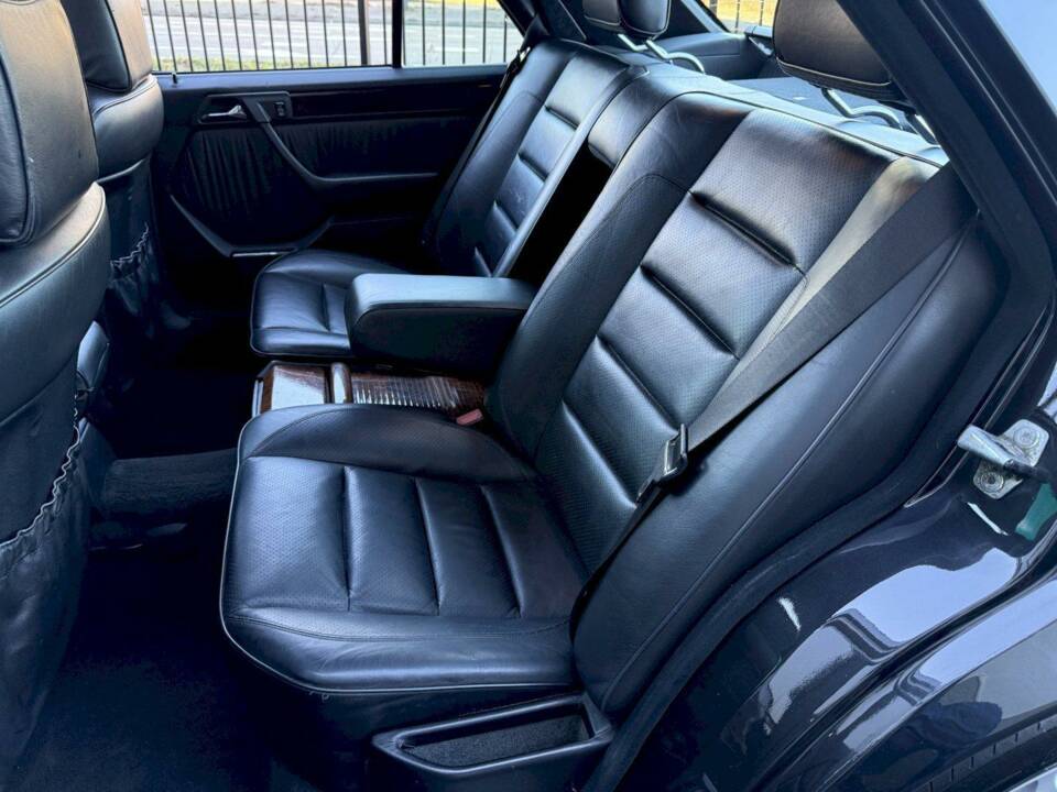 Bild 17/36 von Mercedes-Benz 500 E (1991)