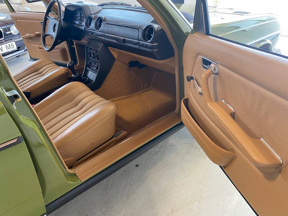 Immagine 68/91 di Mercedes-Benz 240 D (1981)