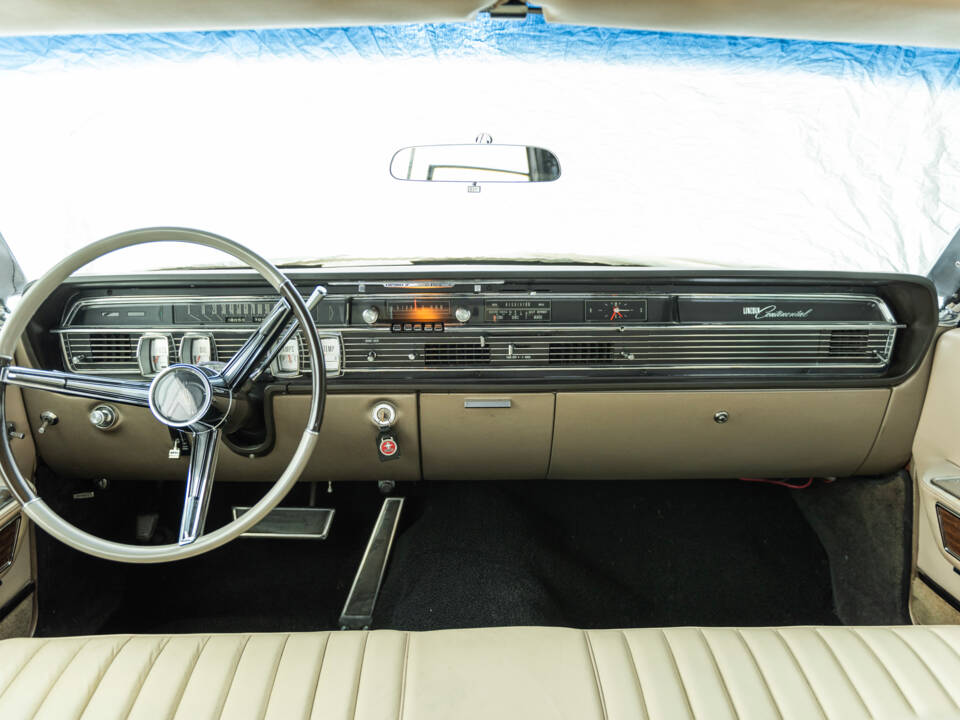 Immagine 106/135 di Lincoln Continental Convertible (1965)