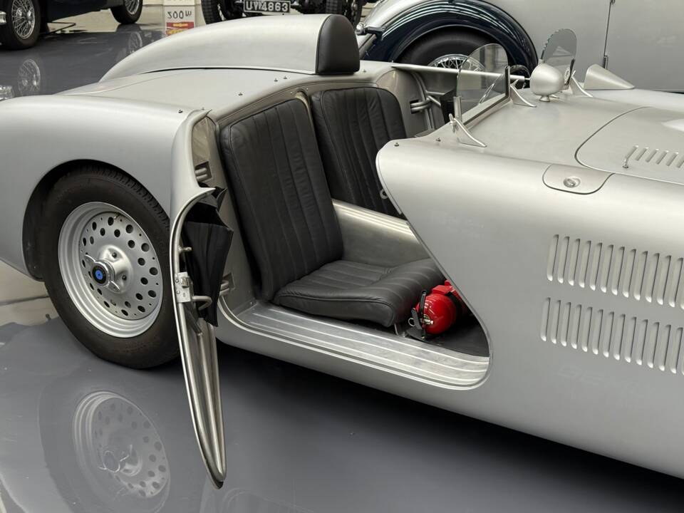 Image 13/24 of Veritas RS (1948)