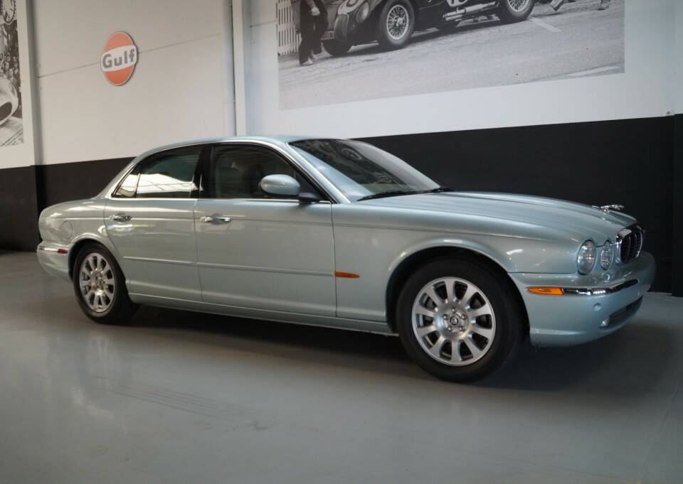 Imagen 1/46 de Jaguar XJ 8 4.2 (2004)