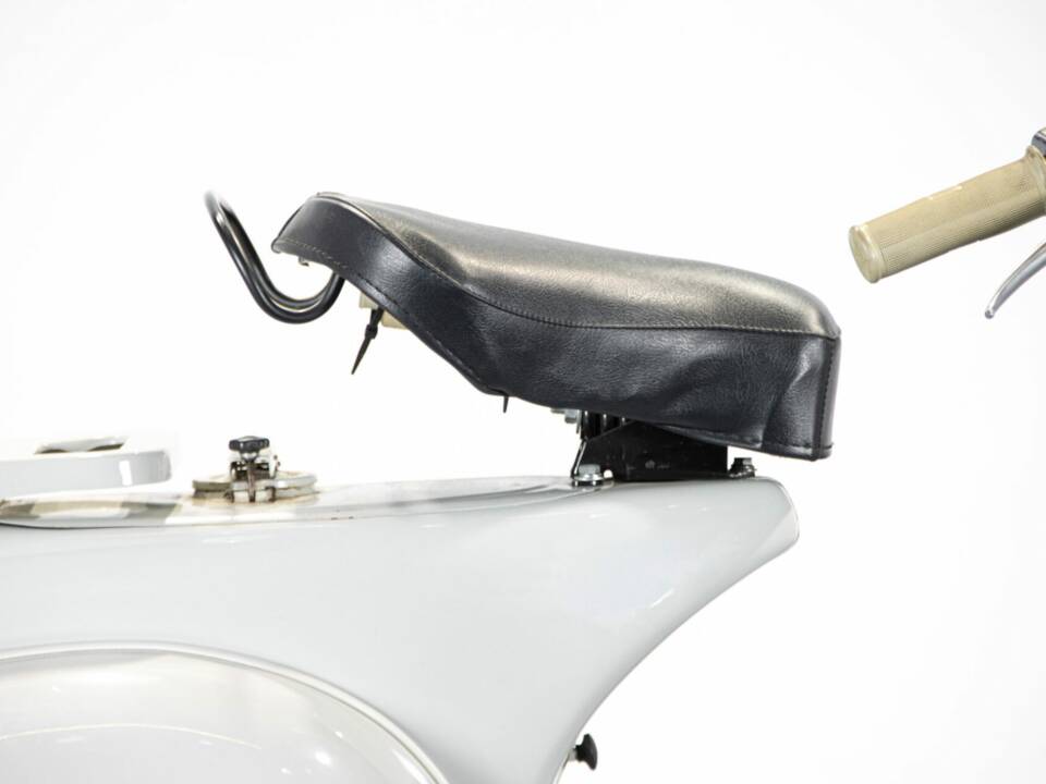 Immagine 31/50 di Piaggio Vespa 125 (1959)