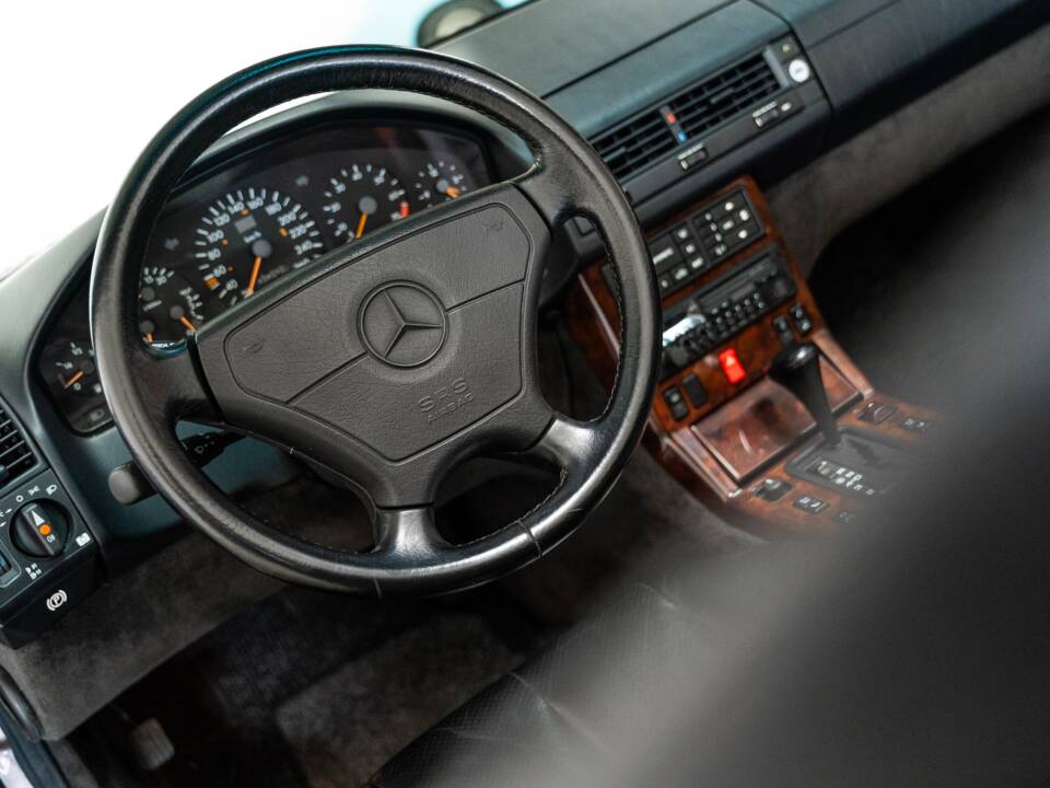 Image 12/37 of Mercedes-Benz SL 320 (1993)