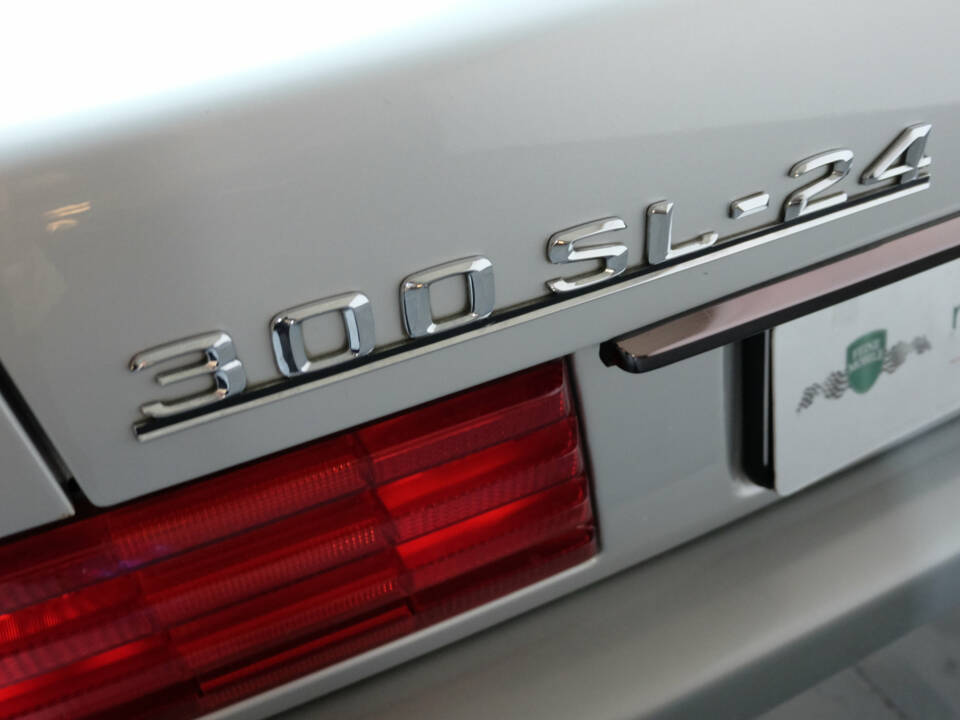Afbeelding 14/38 van Mercedes-Benz 300 SL (1990)