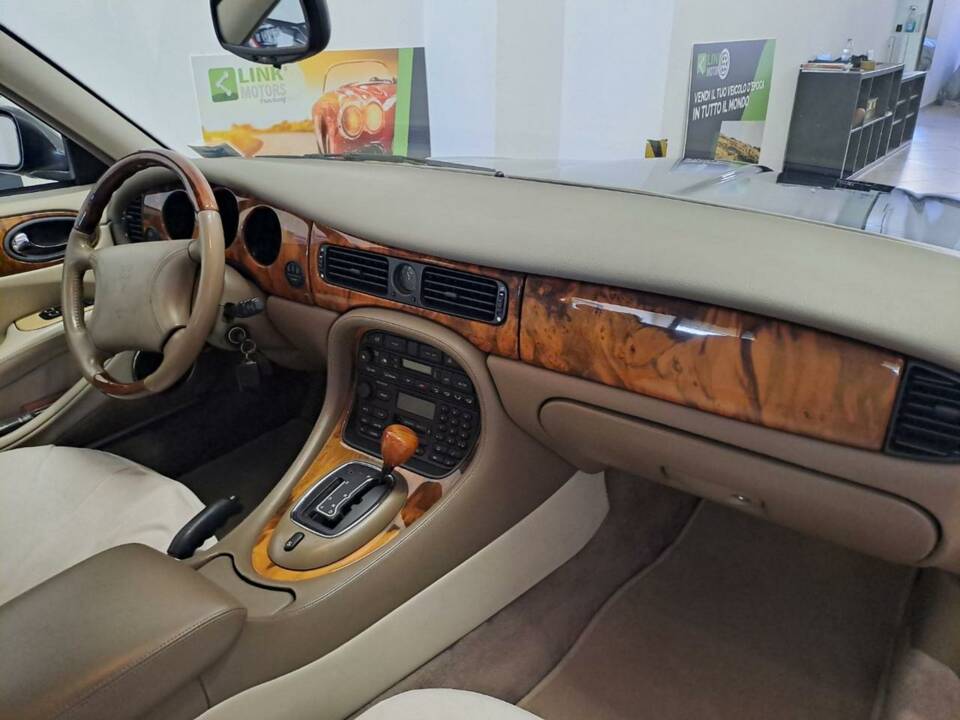 Bild 39/50 von Jaguar XJ 8 Executive (1998)