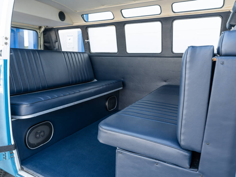 Image 63/89 of Volkswagen T1 Samba (1966)