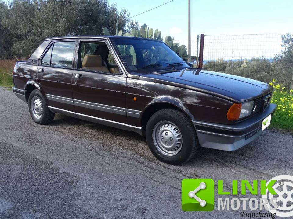 Bild 8/10 von Alfa Romeo Giulietta 1.6 (1983)