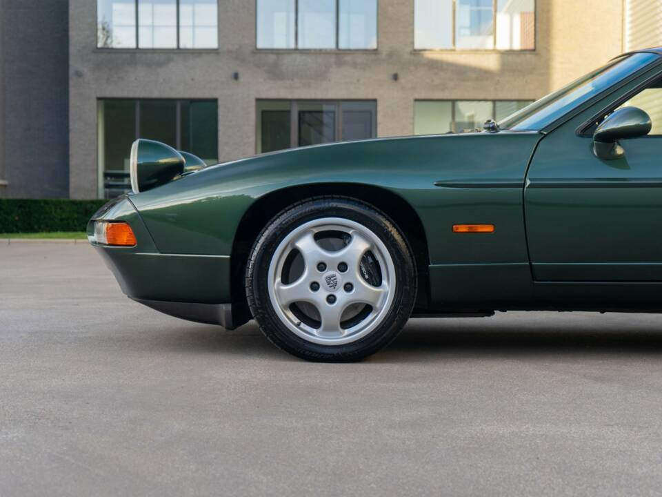 Afbeelding 11/46 van Porsche 928 GTS (1993)