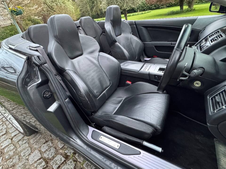 Image 19/25 of Aston Martin DB 9 Volante (2005)