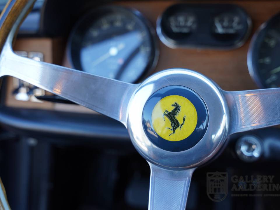 Bild 32/50 von Ferrari 330 GT 2+2 (1965)