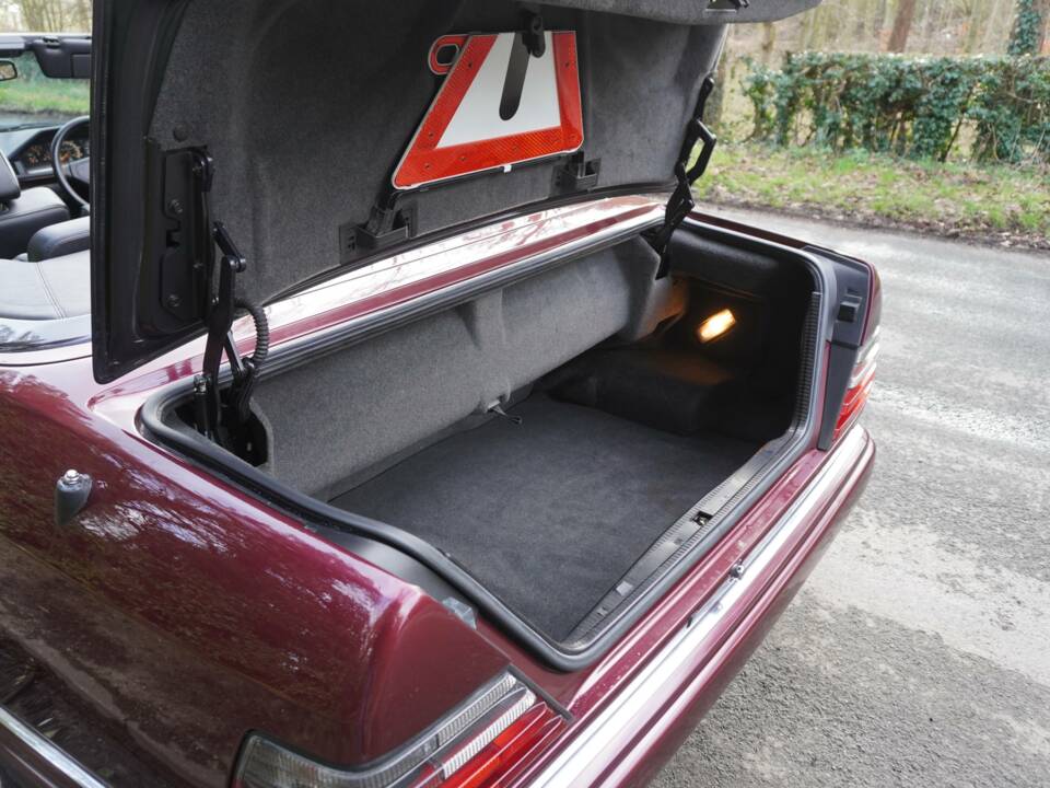 Image 18/20 of Mercedes-Benz E 220 (1996)