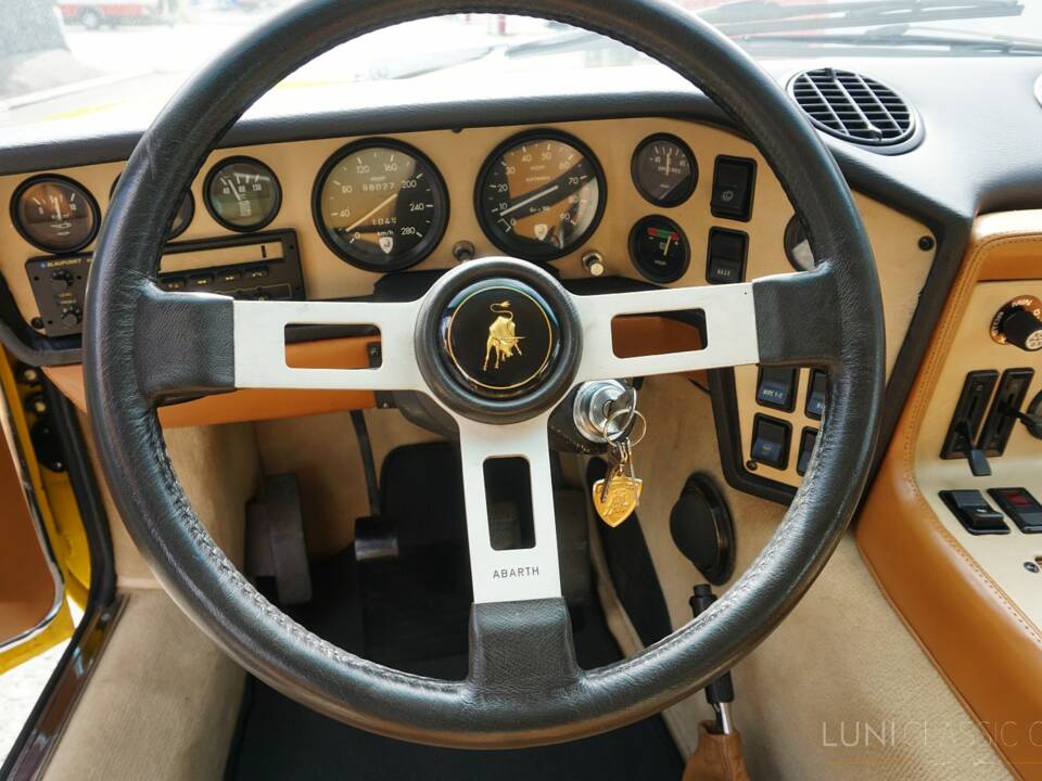 Bild 39/64 von Lamborghini Espada 400 GT (1973)