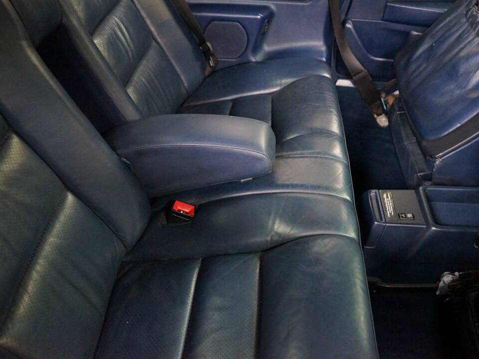 Image 24/33 of Mercedes-Benz 300 CE-24 (1993)