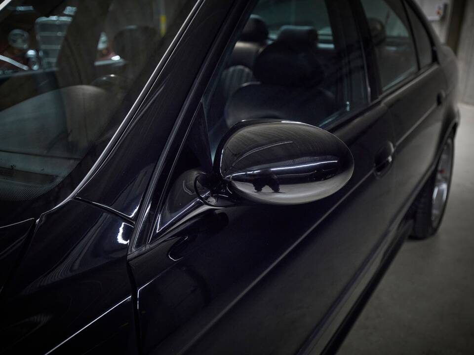 Image 40/99 of BMW M5 (2000)