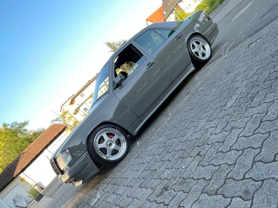 Immagine 2/14 di Mercedes-Benz 280 E (1993)
