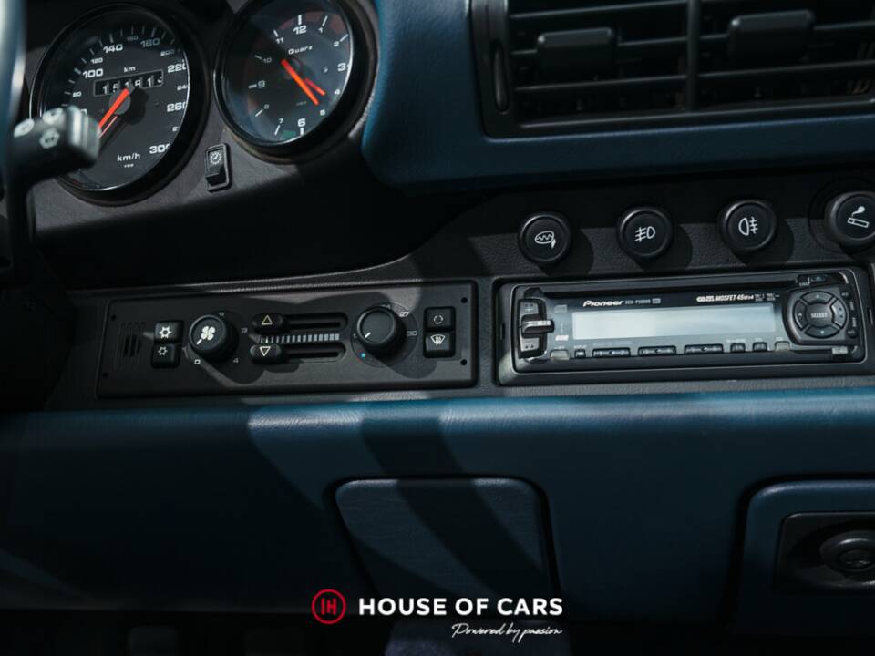 Image 22/25 de Porsche 911 Carrera 4 (1995)