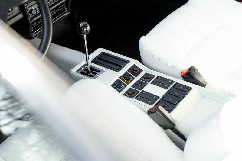 Image 28/33 of Ferrari 208 GTB Turbo (1987)