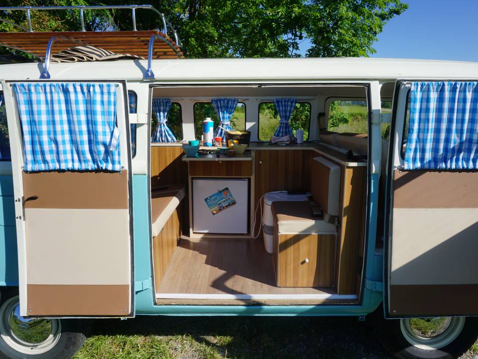 Immagine 8/45 di Volkswagen T2b Camper (1978)