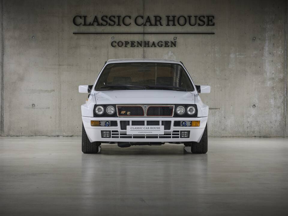 Image 25/93 of Lancia Delta HF Integrale Evoluzione I (1992)