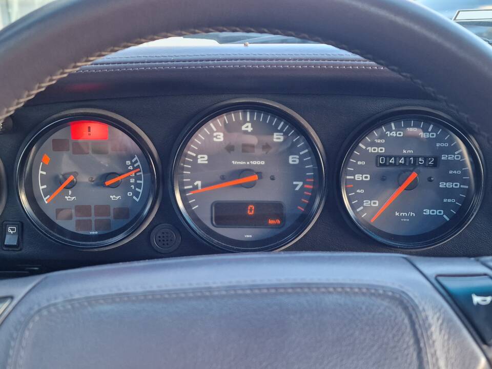 Imagen 7/17 de Porsche 911 Carrera 4 &quot;30 Jahre 911&quot; (1993)