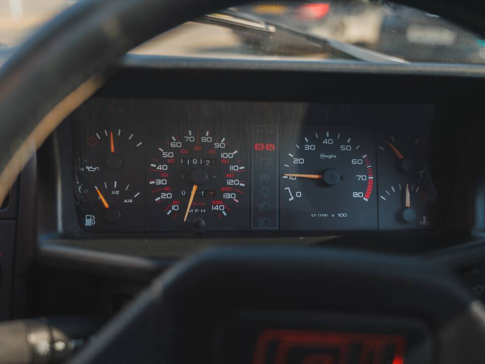 Bild 48/50 von Peugeot 205 GTi 1.9 (1991)