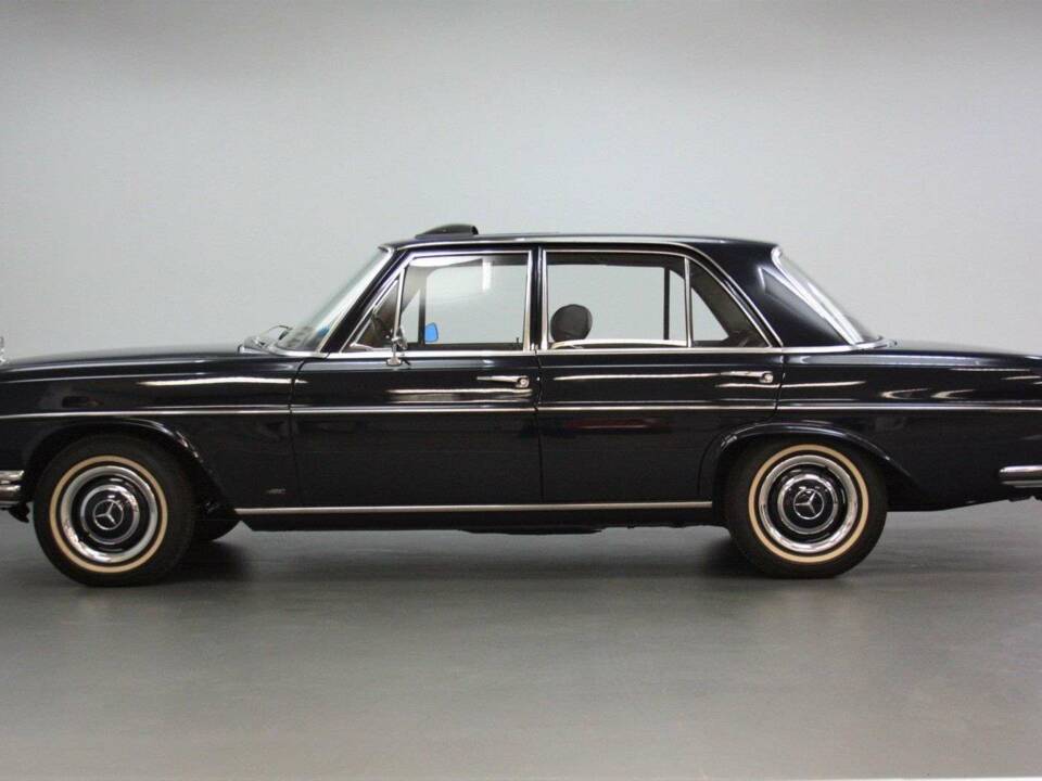 Image 3/15 of Mercedes-Benz 250 S (1967)