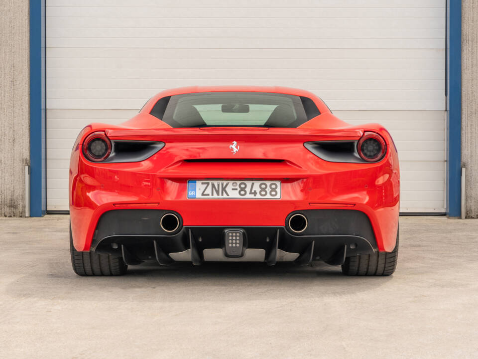 Bild 3/93 von Ferrari 488 GTB (2015)
