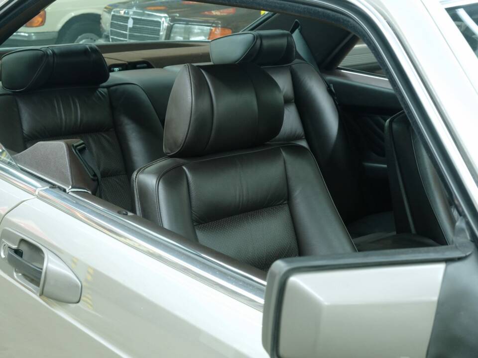 Image 18/50 of Mercedes-Benz 420 SEC (1989)
