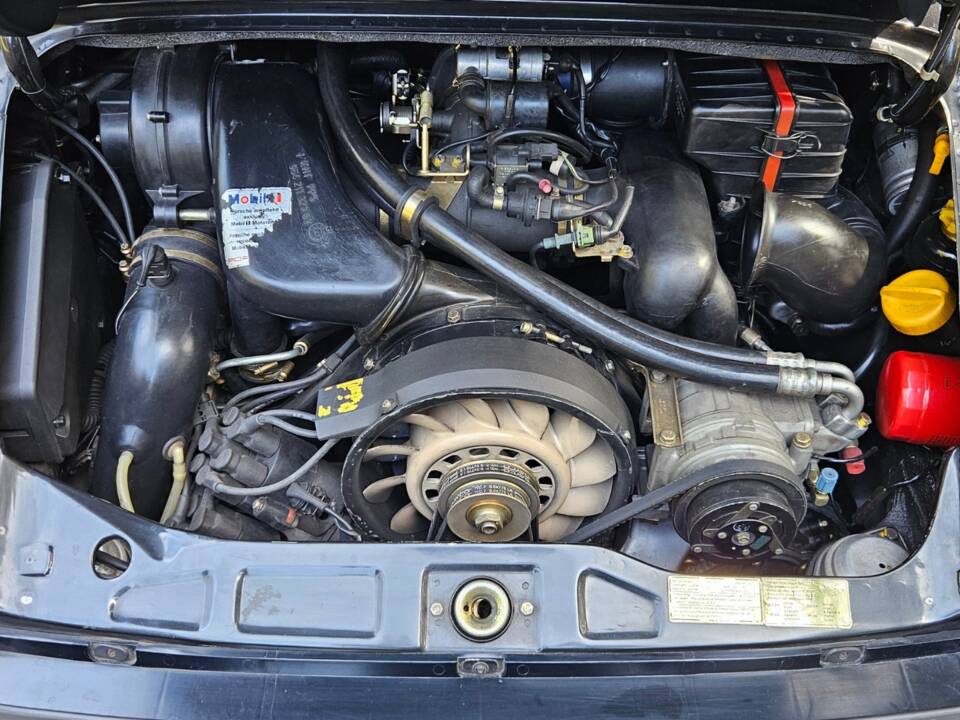 Bild 11/16 von Porsche 911 Carrera 4 (1990)