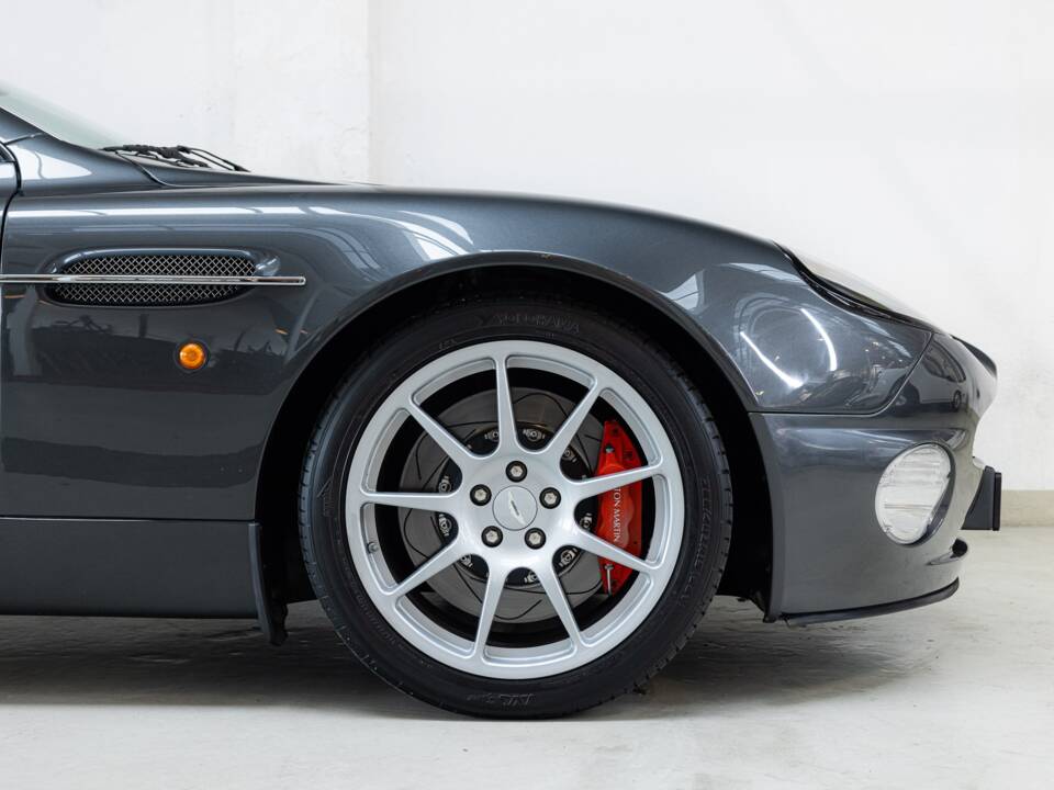 Image 26/31 de Aston Martin V12 Vanquish (2004)
