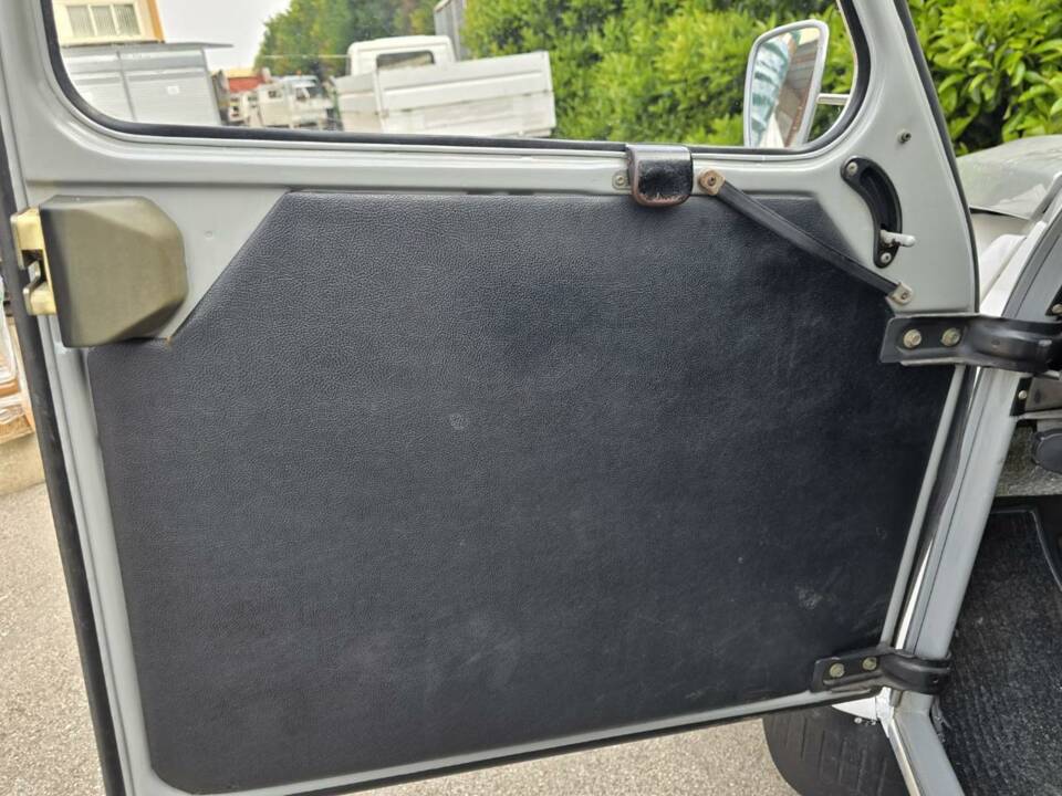 Image 21/31 of Citroën 2 CV 6 (1985)