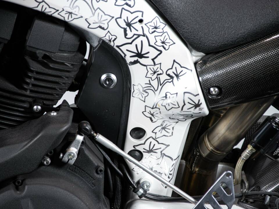 Image 11/50 of Yamaha DUMMY (2007)