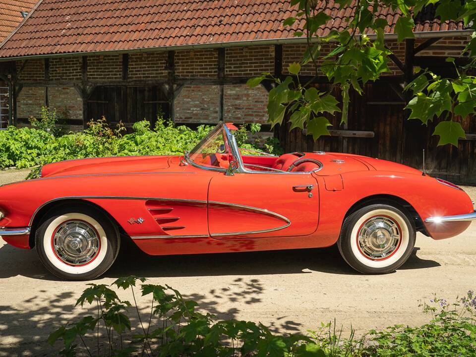 Image 8/51 of Chevrolet Corvette (1960)