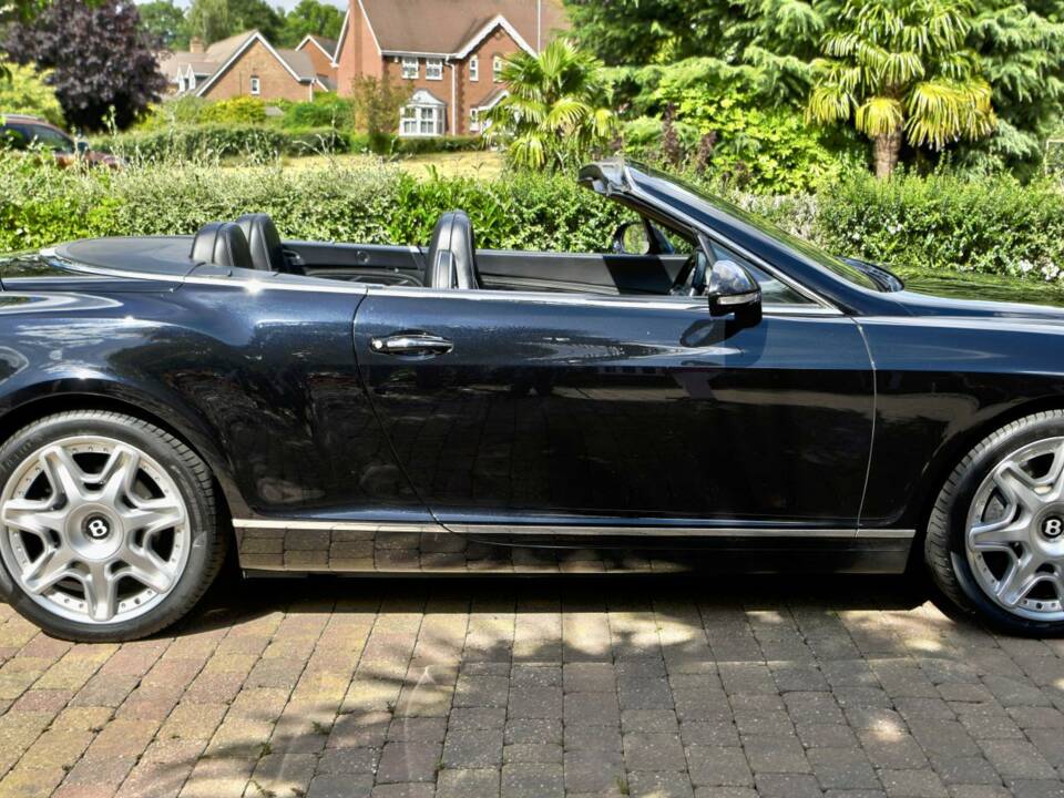 Bild 6/42 von Bentley Continental GTC W12 (2011)