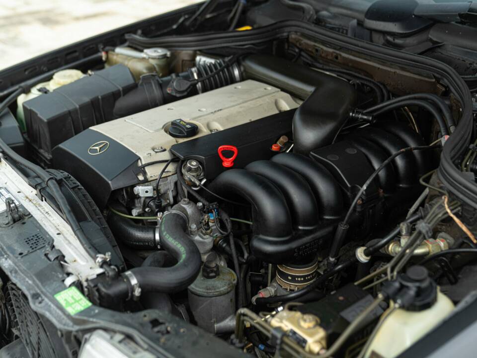 Image 49/49 of Mercedes-Benz 320 E (1993)