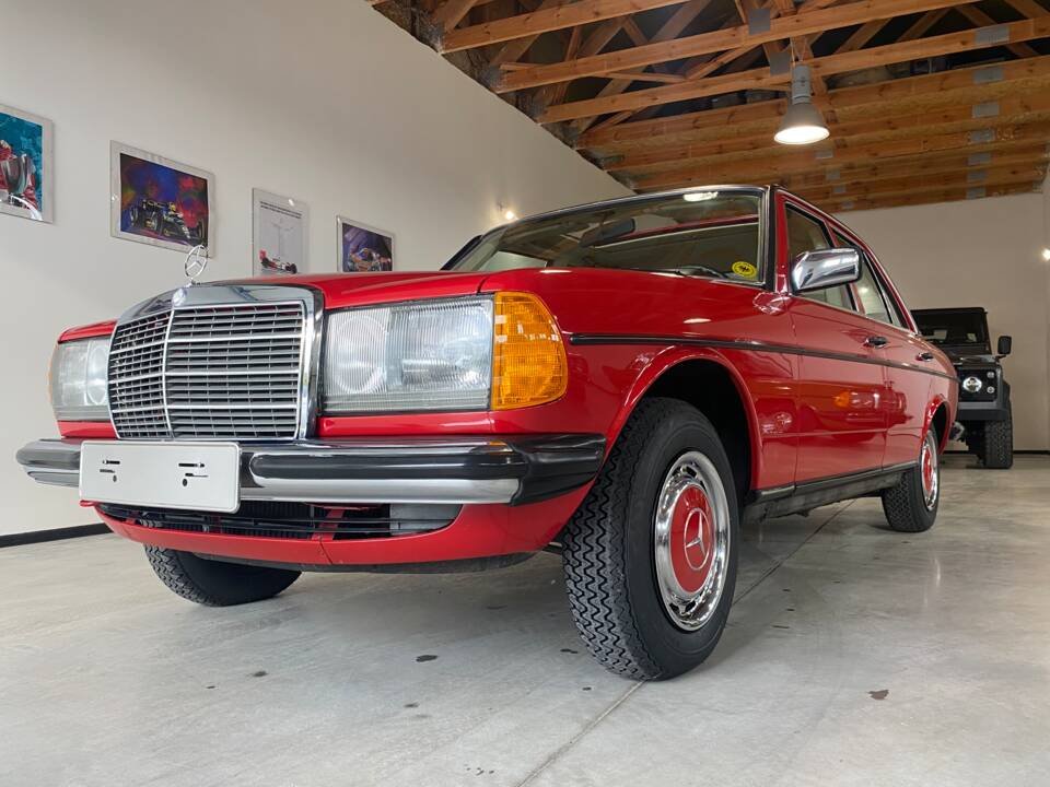 Image 10/100 of Mercedes-Benz 300 D (1983)