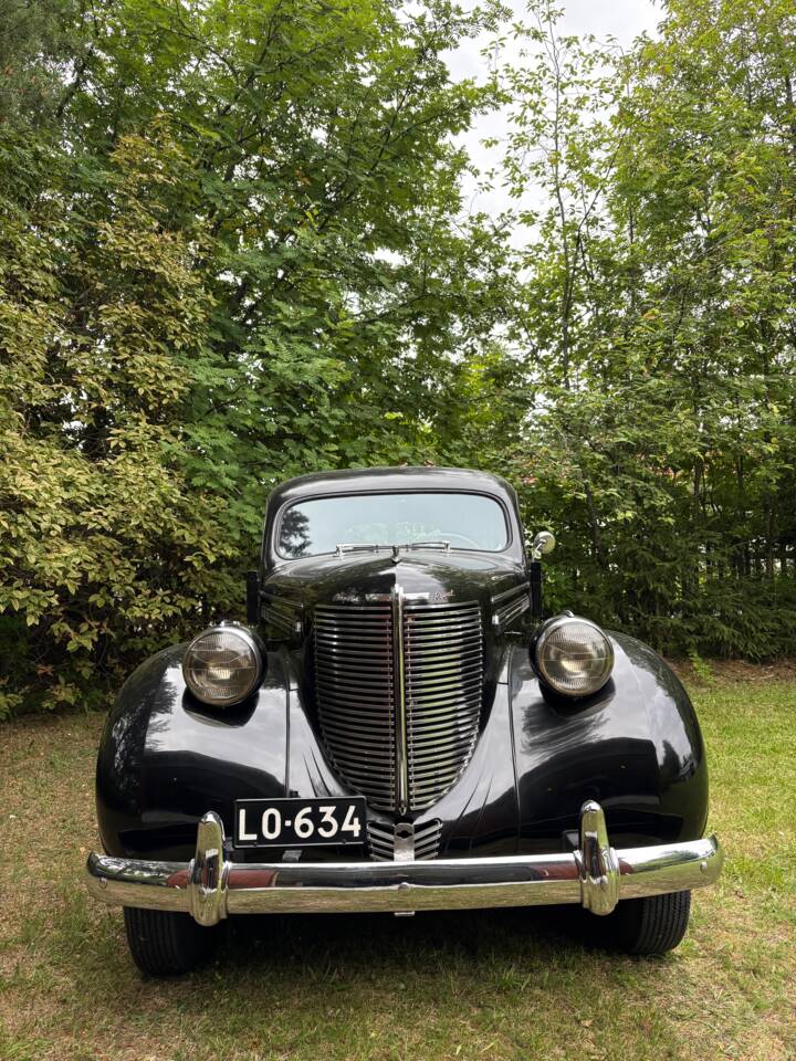 Bild 2/16 von Chrysler Royal Sedan (1938)