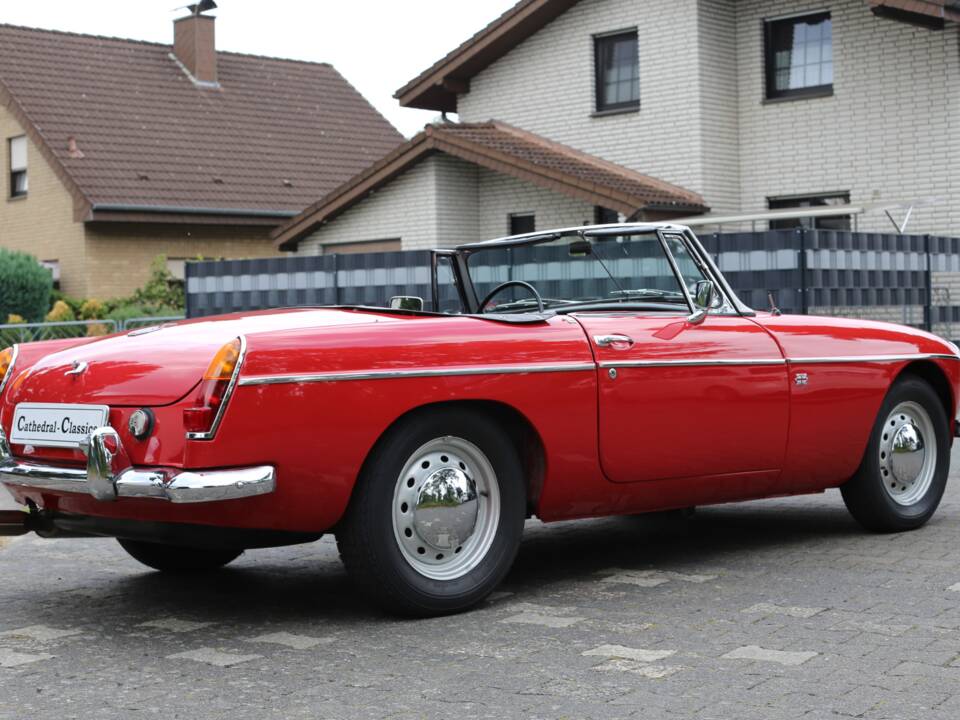 Image 2/49 of MG MGB (1966)