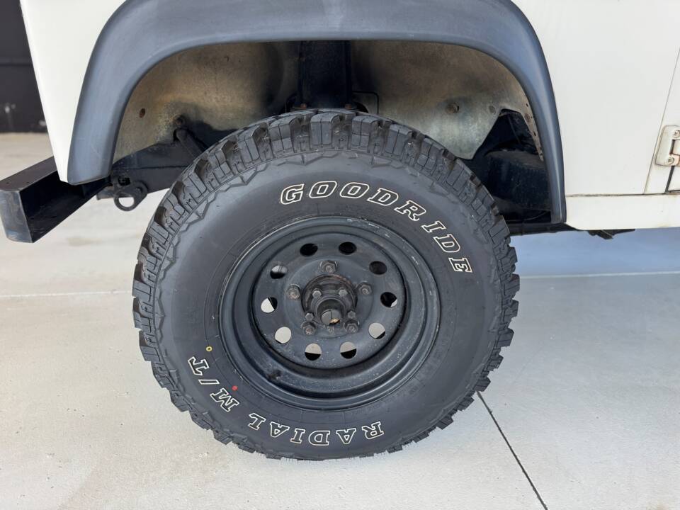 Image 21/45 de Land Rover Defender 110 (1991)