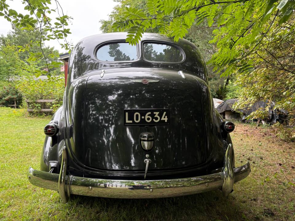 Bild 4/16 von Chrysler Royal Sedan (1938)