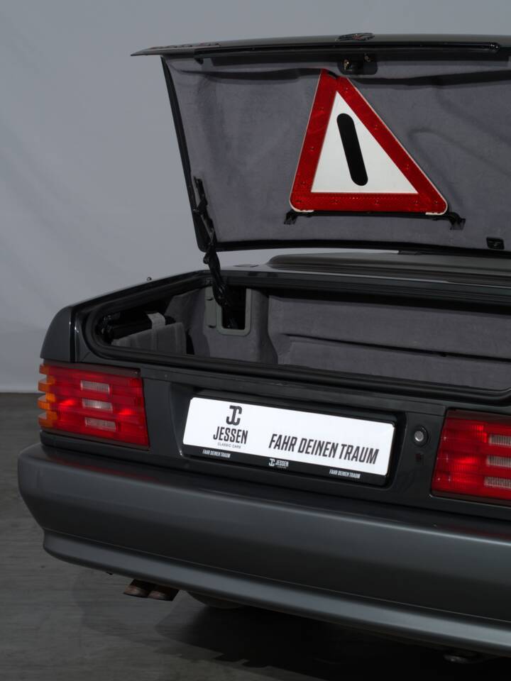 Image 34/56 de Mercedes-Benz 500 SL (1993)
