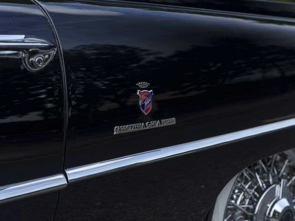 Image 12/28 of Dual-Ghia Convertible (1957)