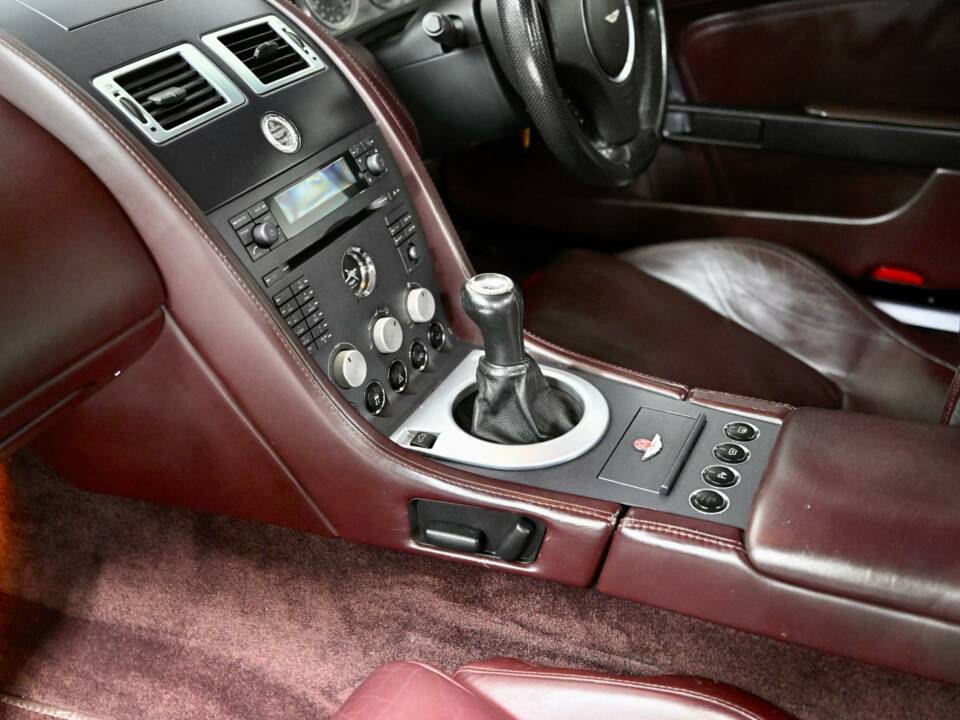 Image 30/50 de Aston Martin V8 Vantage (2006)