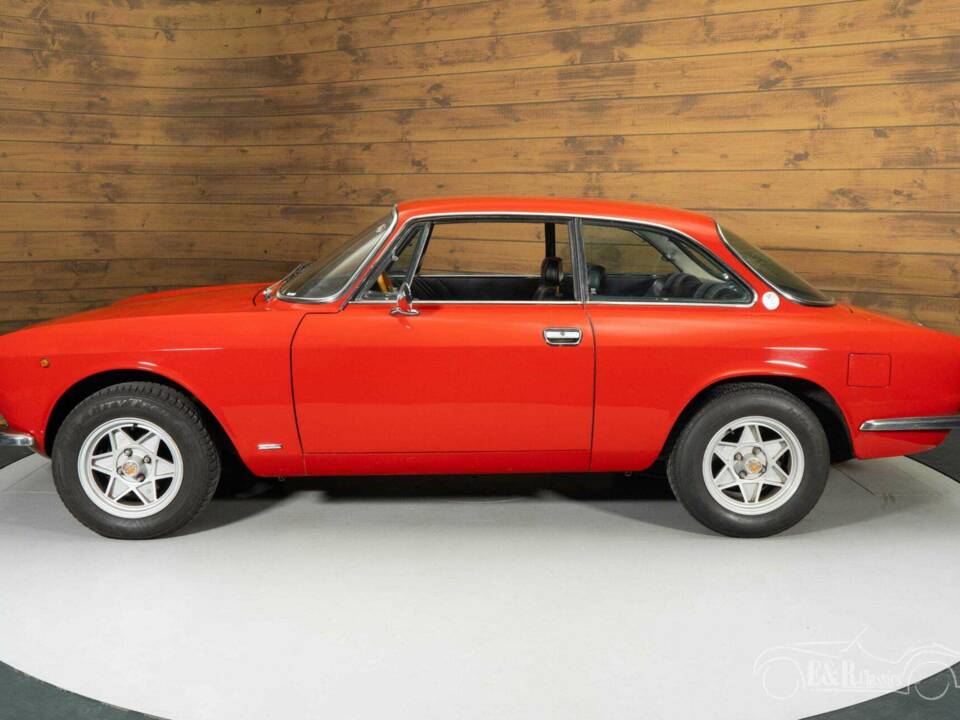 Image 18/19 of Alfa Romeo Giulia 1600 GT Junior (1975)